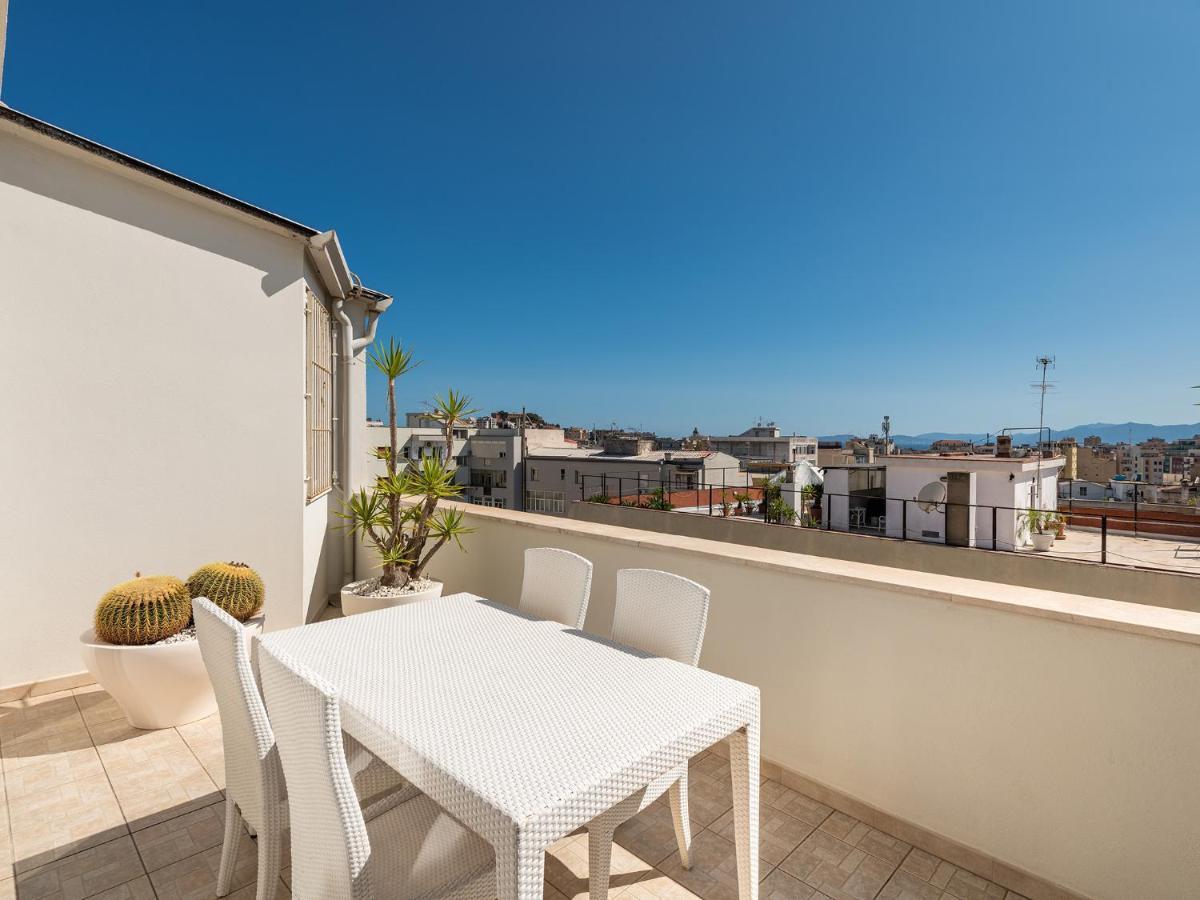 Penthouse Center Leilighet Cagliari Eksteriør bilde