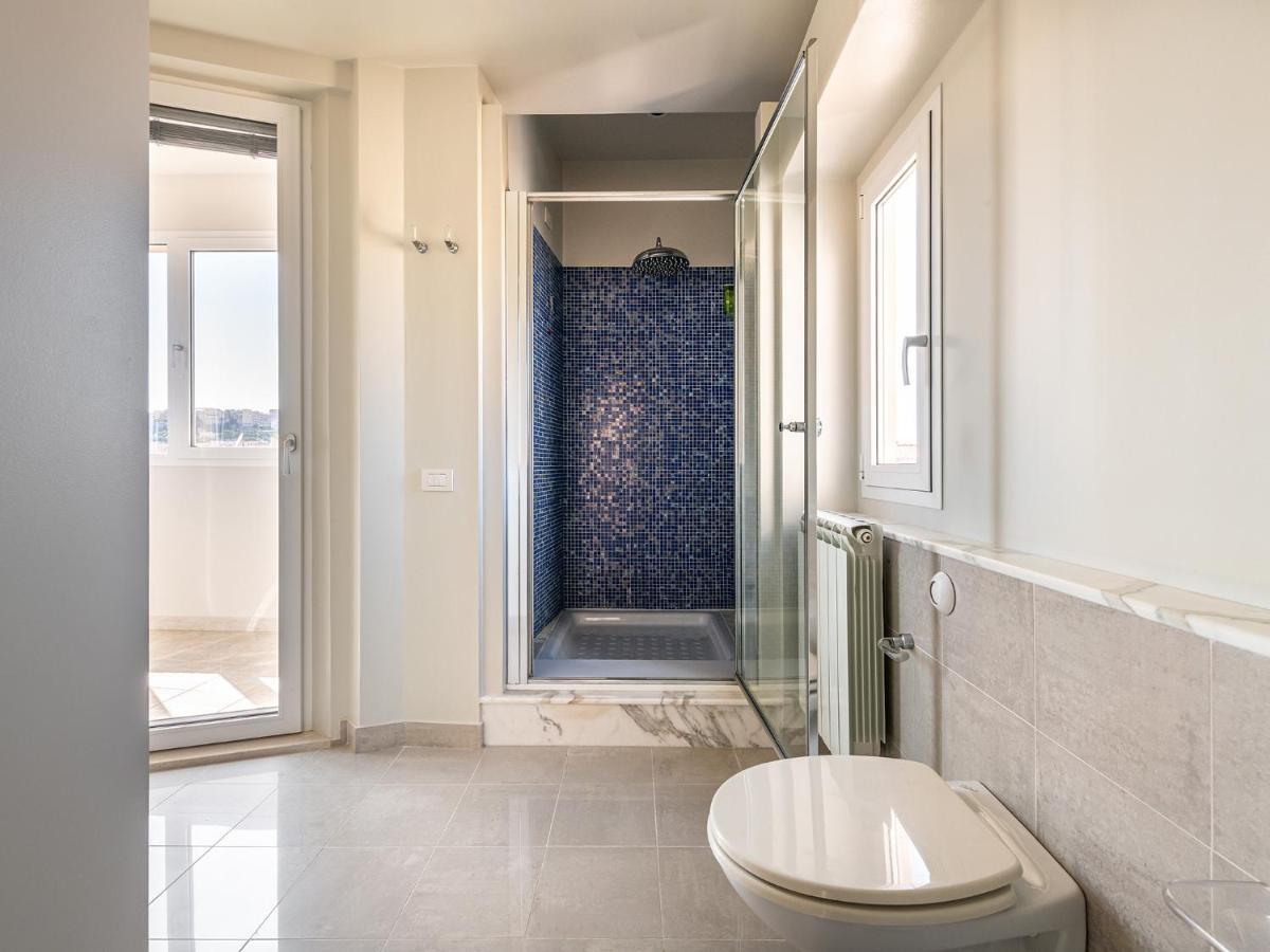 Penthouse Center Leilighet Cagliari Eksteriør bilde