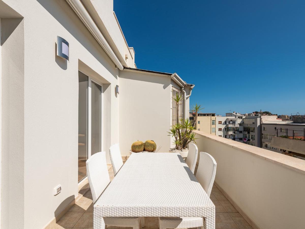 Penthouse Center Leilighet Cagliari Eksteriør bilde