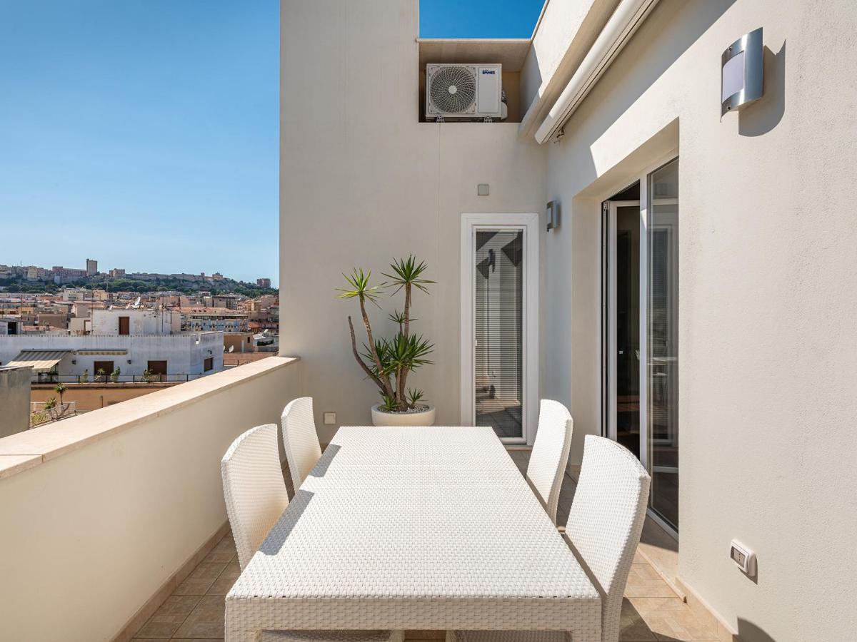 Penthouse Center Leilighet Cagliari Eksteriør bilde